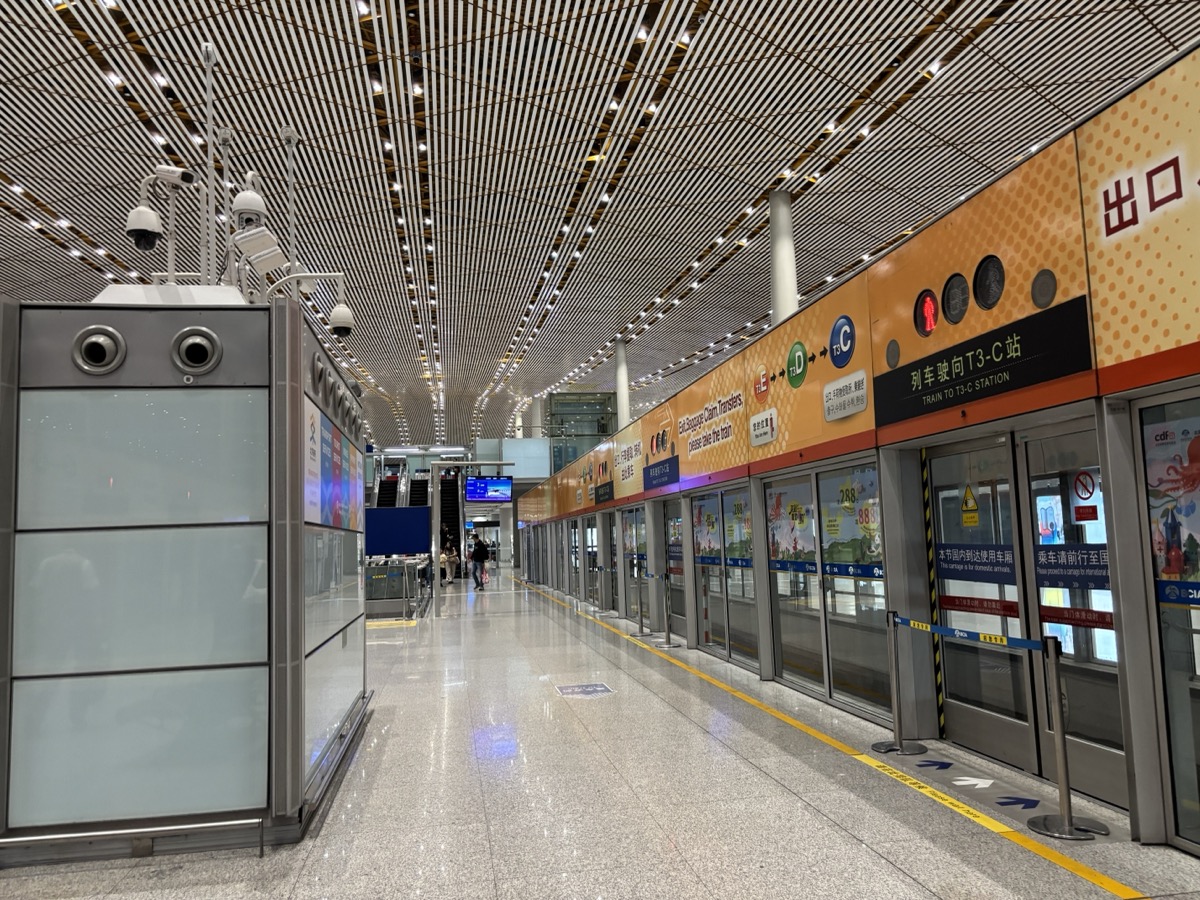 北京首都国際空港第3ターミナルの乗り換えトレイン乗り場